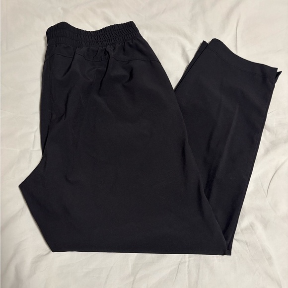 GAP Fit Runaround Pant - Picture 2 of 6